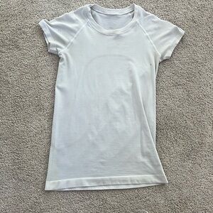 Cute white lulu shirt for exercise